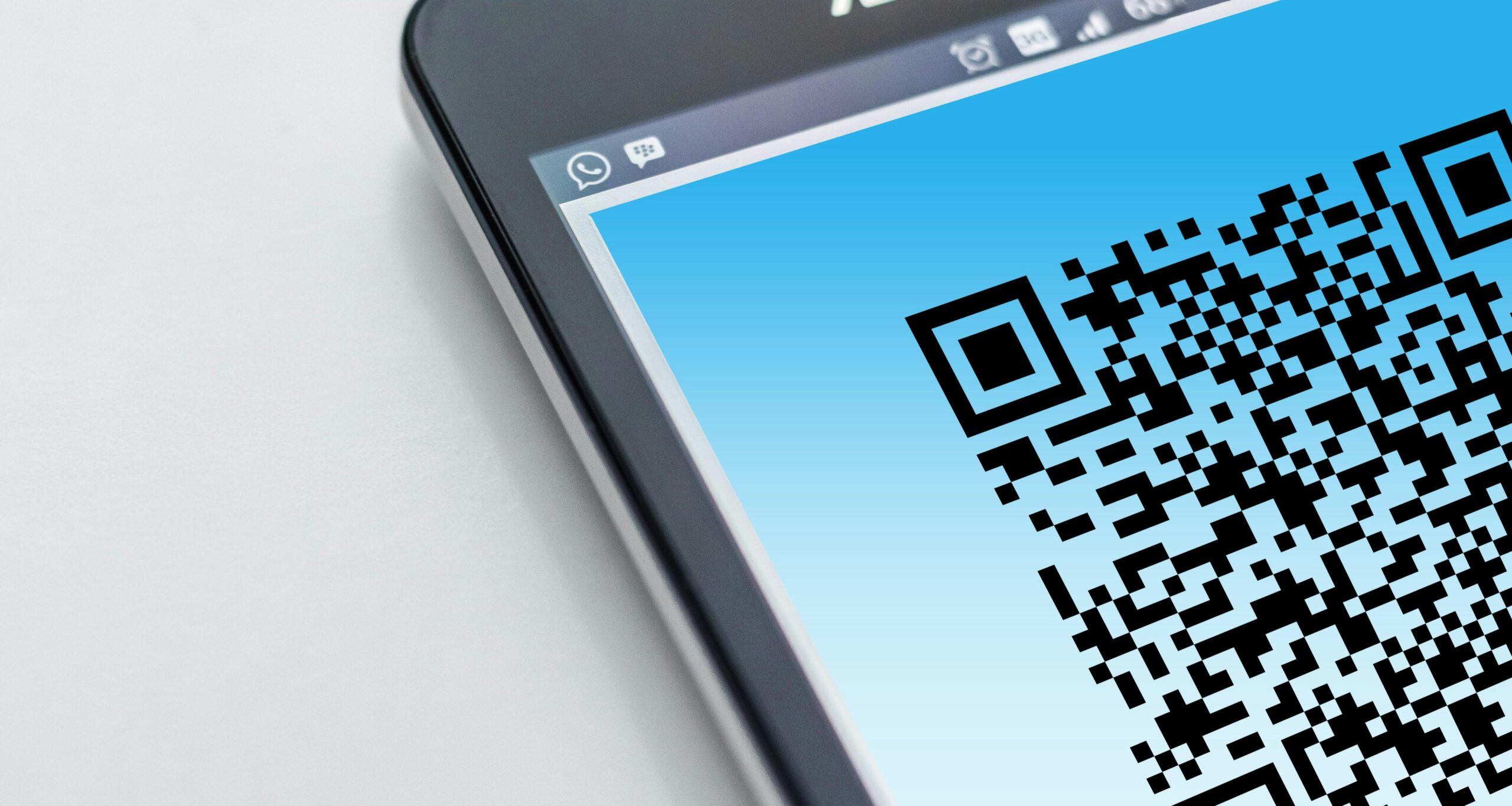 How to increase survey response rates with QR codes to bring more happy customers